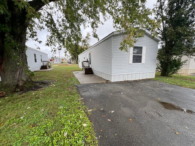 Building Photo - 115 Plum St