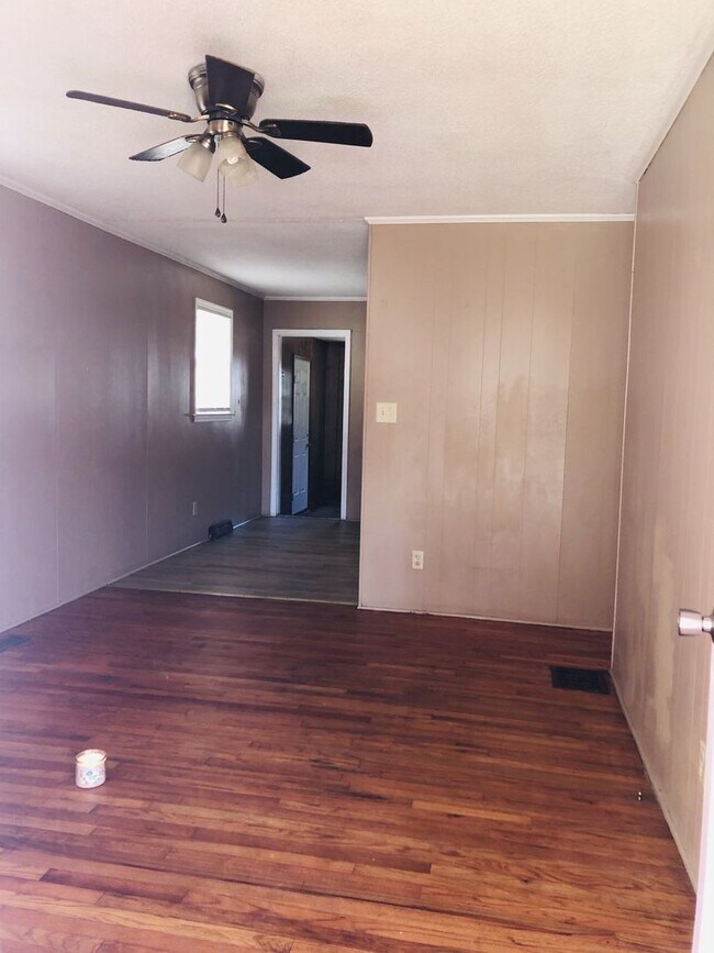 Foto del edificio - 3 Bedroom home |storage shed included |