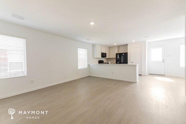 Building Photo - 712 Dressage Ln