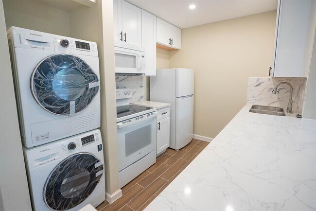 Building Photo - 8941 Gaylord Dr