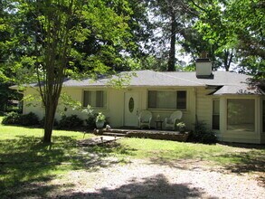 Building Photo - 3608 Knollwood Dr