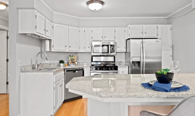 Building Photo - FULLY FURNISHED option!!! Modern 1-bedroom...