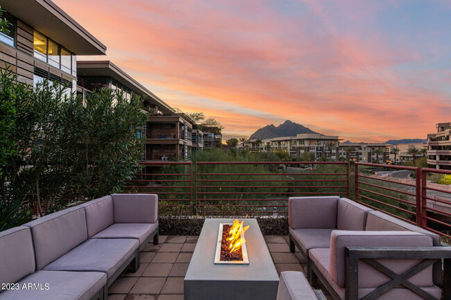 Building Photo - 7161 E Rancho Vista Dr