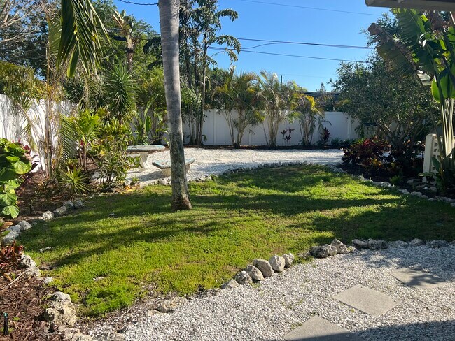 Foto del edificio - 3052 Tyrone Ln