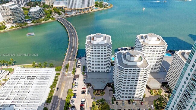 Foto del edificio - 801 Brickell Bay Dr