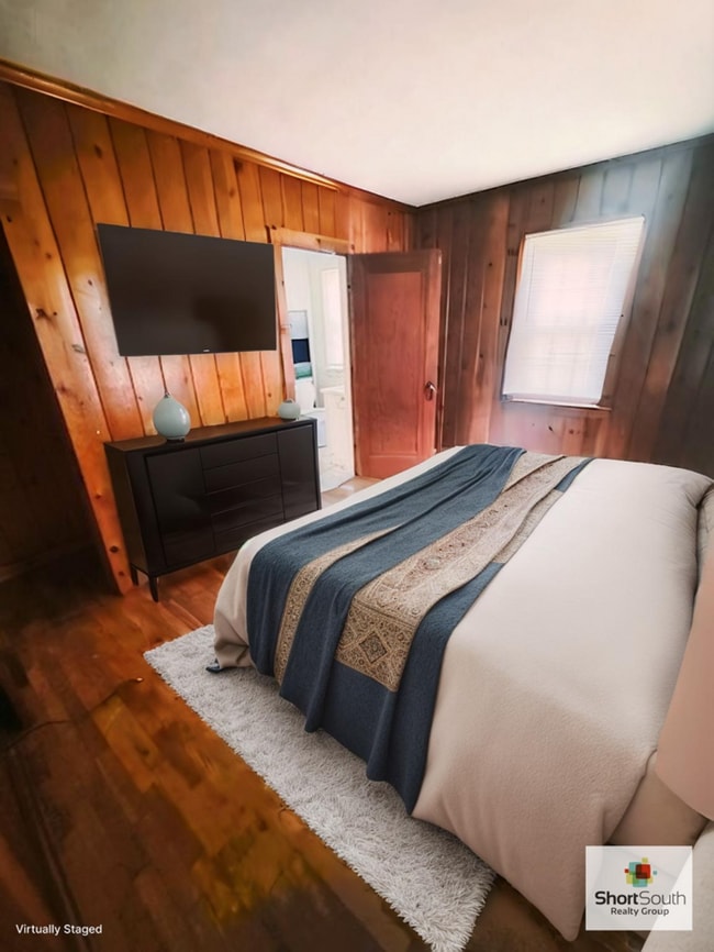Building Photo - Updated 3 bed 1 bath house