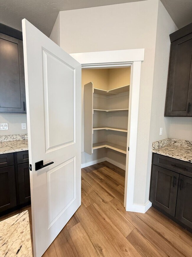 Foto del edificio - Beautiful 3 Bed / 2 Bath Home in Agate Meadows – White City