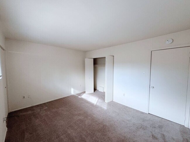 Building Photo - 127 Newcastle Dr