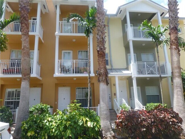 Building Photo - 407 Olssen Ave