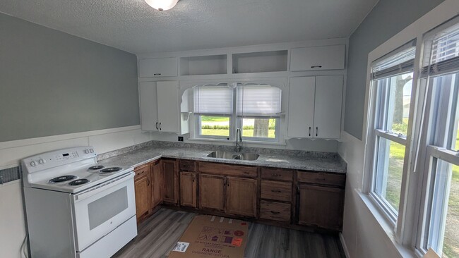 Building Photo - Updated acreage  3 bedroom, 1 bath in Waterloo