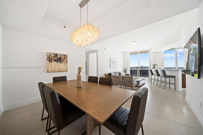 Foto del edificio - 15811 Collins Ave