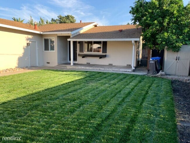Building Photo - 4 br, 2 bath House - 3536 Falcon Dr
