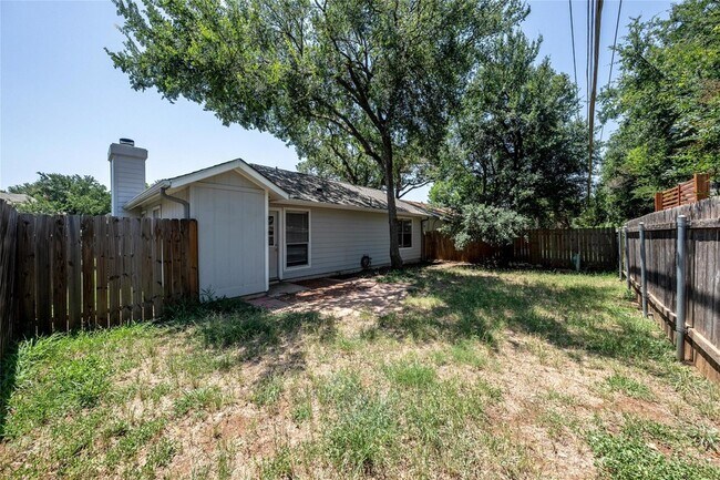 Foto del edificio - 9626 Sugar Hill Dr