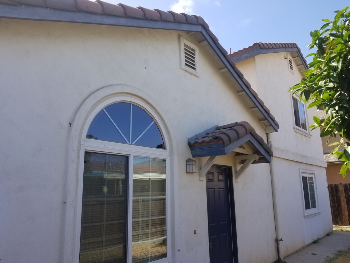 Foto principal - 1274 Florence St
