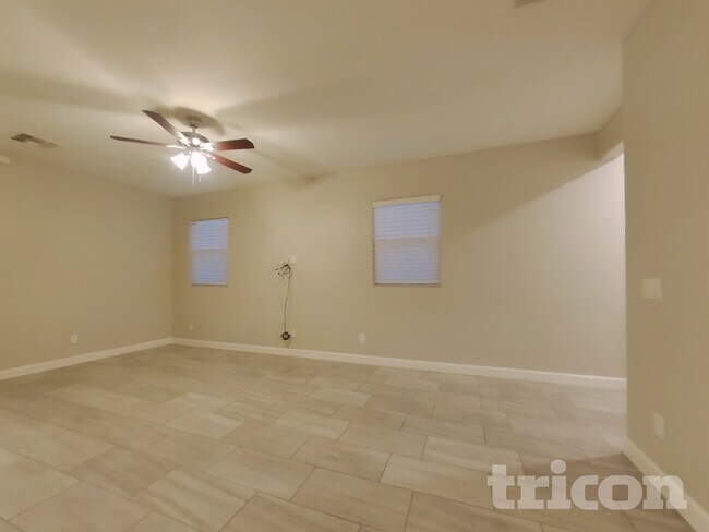 Foto del edificio - 17142 W Seldon Ln