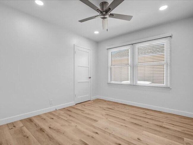Building Photo - 4847 Ocana Ave
