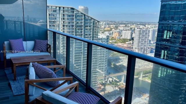 Building Photo - 801 S Miami Ave