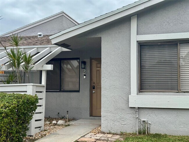 Foto del edificio - 603 Racquet Club Rd