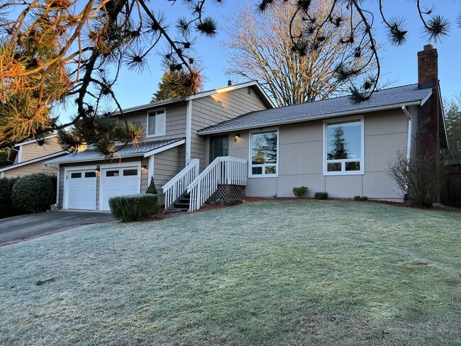Building Photo - 3 Bedroom 2.5 Bath in Desirable Renton Fairwood Greens
