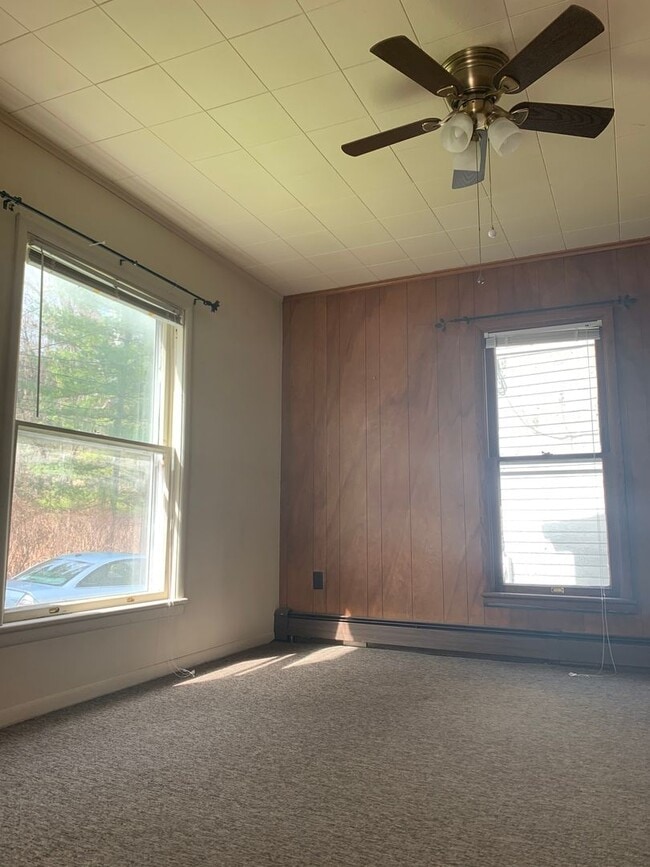 Building Photo - Large Yard - 3 to 4 bedroom house near Mar...