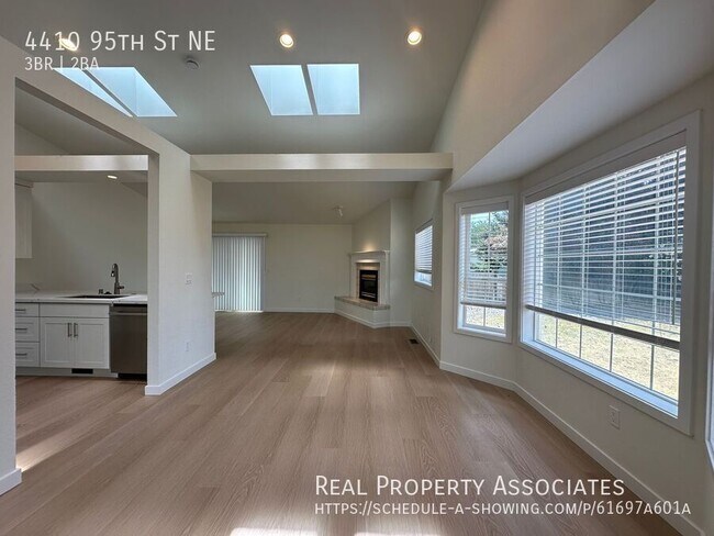 Foto del edificio - 4410 95th St NE