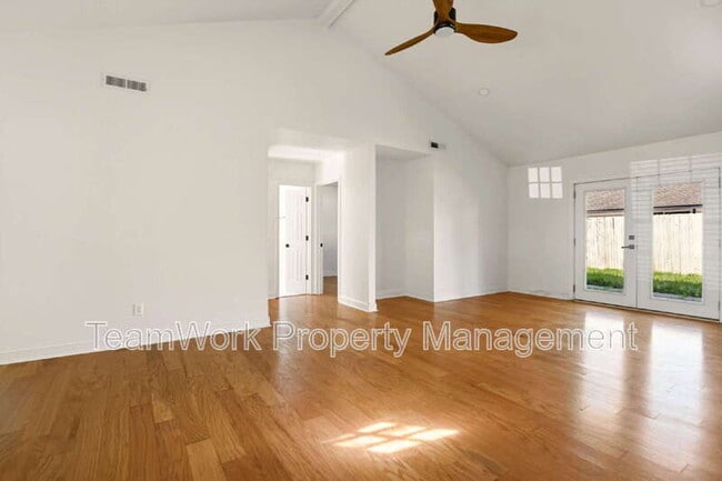 Building Photo - 1127 Snap Dragon Ct