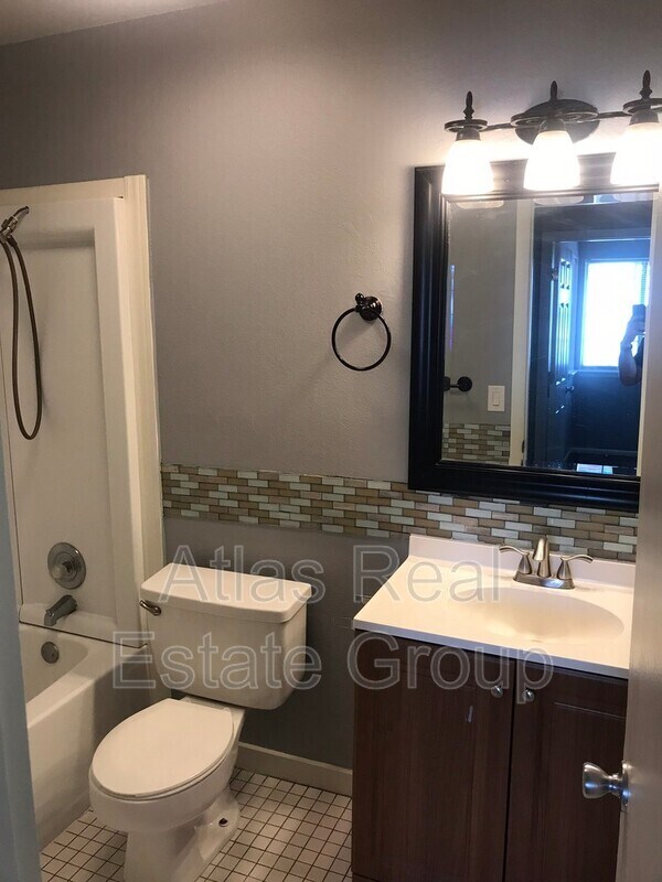 Building Photo - 882 S Uravan Ct