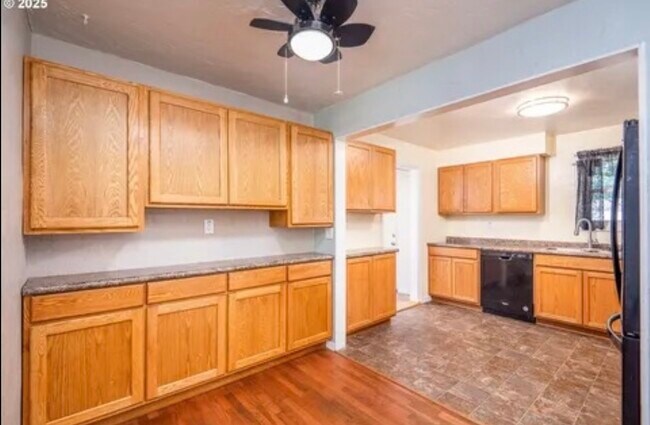 Foto del edificio - 3198 Pheasant Blvd