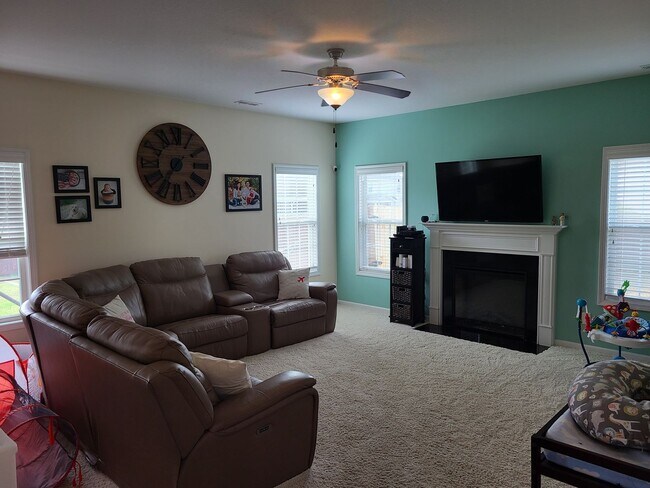 Building Photo - 4 Bedroom 2.5 Bath unfurnished home in Nautical Reach Neighborhood