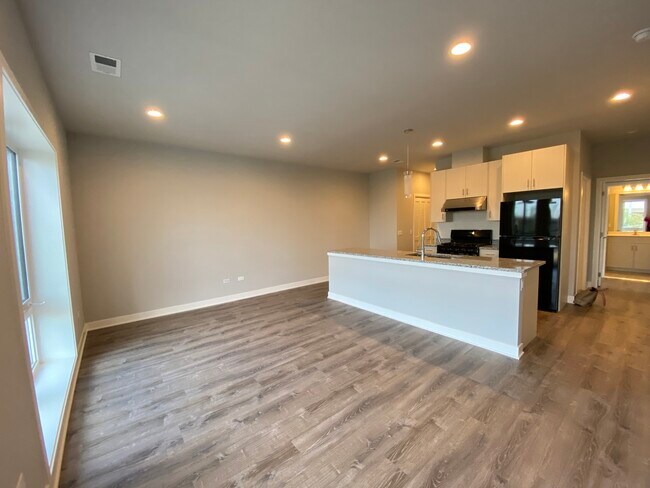 Building Photo - 3210 S Archer Ave