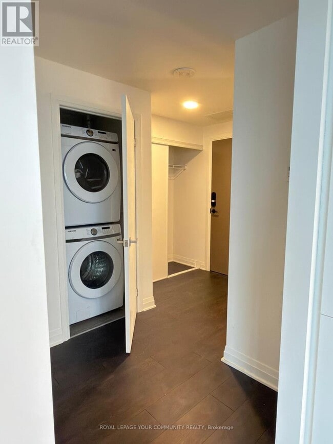 Photo du bâtiment - 4015 The Exchange