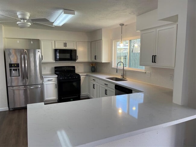 Building Photo - 7231 Dogwood Trail Dr