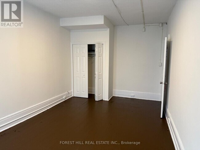 Building Photo - 132 Dundas St E