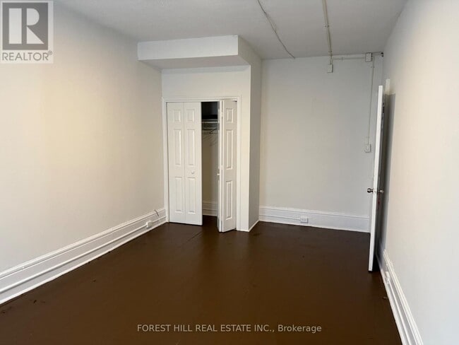 Photo du bâtiment - 132 Dundas St E