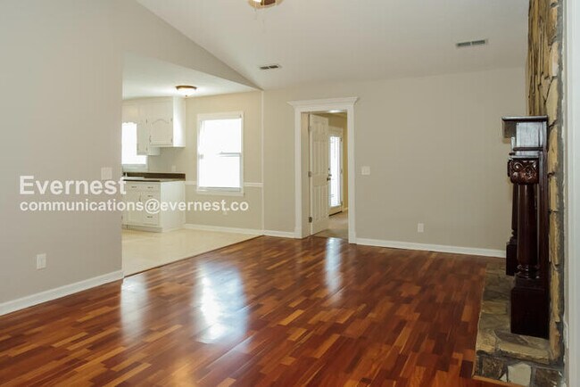 Foto del edificio - Limited Time Special Offer / 4 Bed, 3 Bath Home with Fenced Yard / Pet-Friendly / Vouchers Accept...