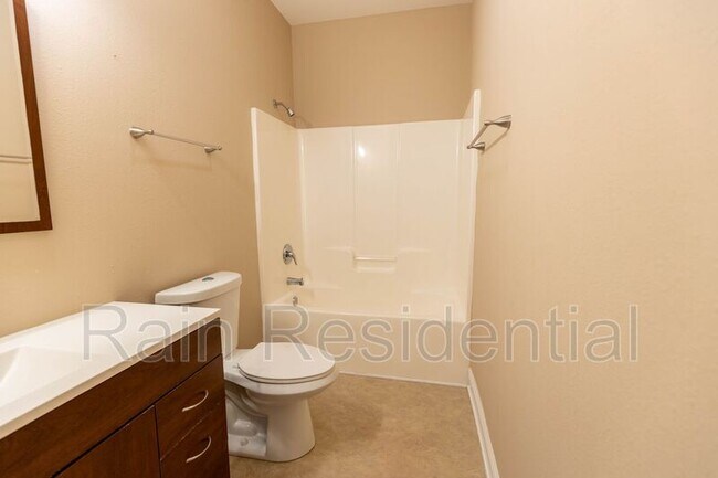 Building Photo - 12053 Highland Ave