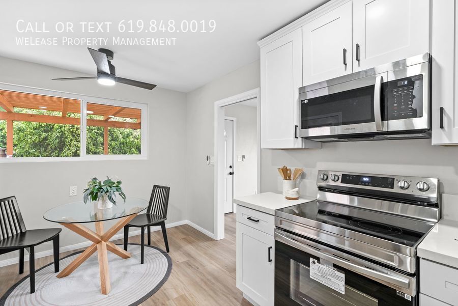 Primary Photo - Stunning Studio with Laundry in Unit & Sky...