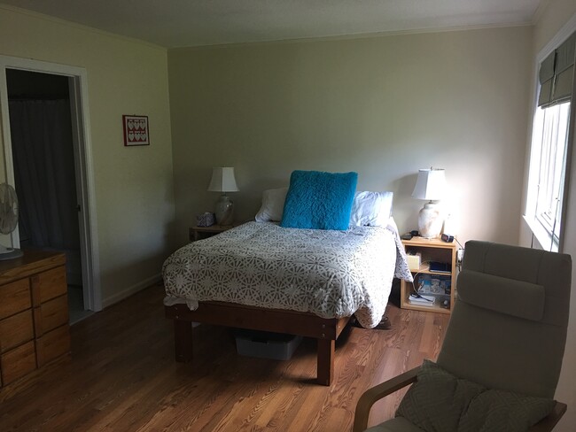 Master bedroom - 23 Farmington Meadow Dr