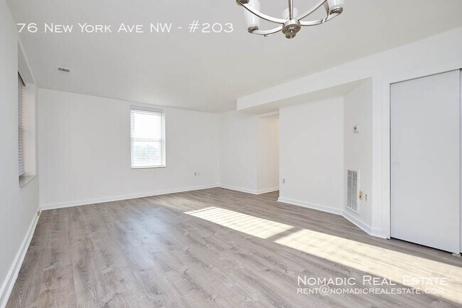 Foto del edificio - 76 New York Ave NW