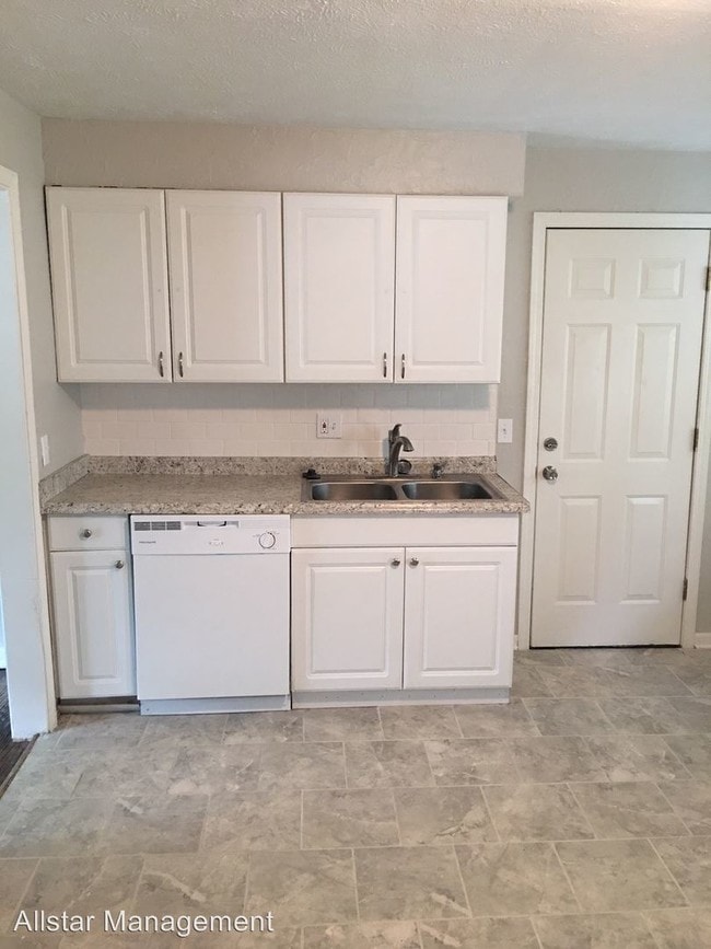 Building Photo - 4 br, 1 bath House - 650 E 260th