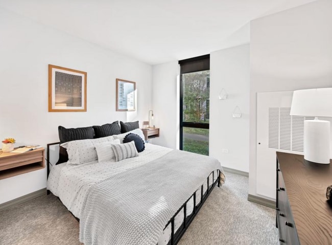 Building Photo - 2204 N Elston Ave