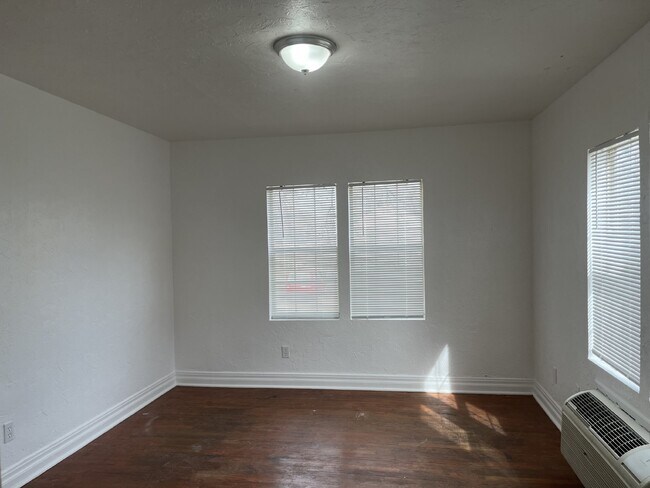 Building Photo - One bedroom apartment close to downtown OKC