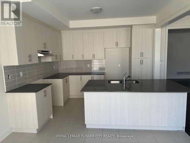 Building Photo - 7 Ann McKee St