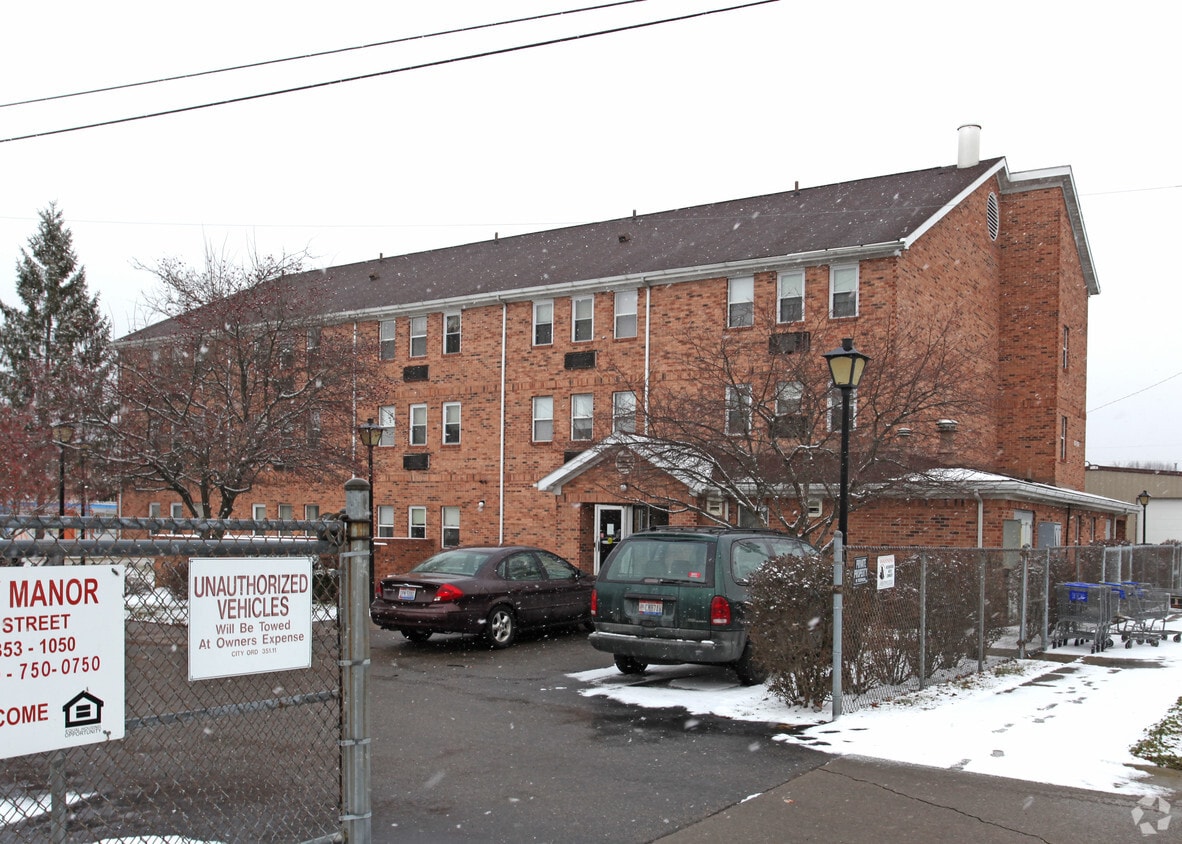 Primary Photo - Findlay Manor Apartments