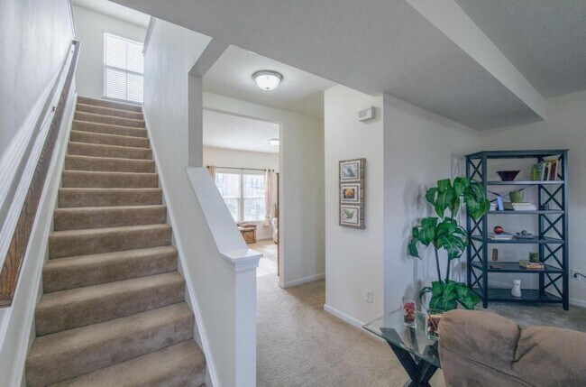 Building Photo - 6143 Brandon Dr