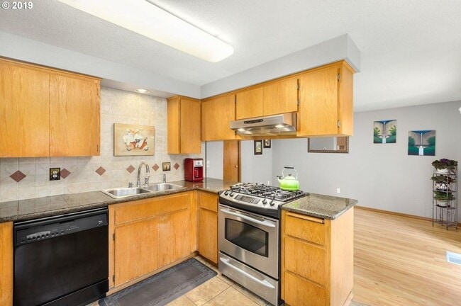 Building Photo - 3 bedroom Home in Bull Mountain neighborhood!