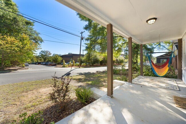 Foto del edificio - Lovely 3 bedroom bungalow close to downtown Durham!