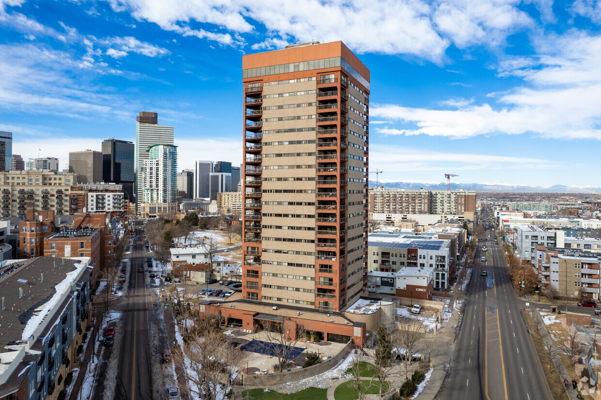 Primary Photo - Park One Hundred Apartments