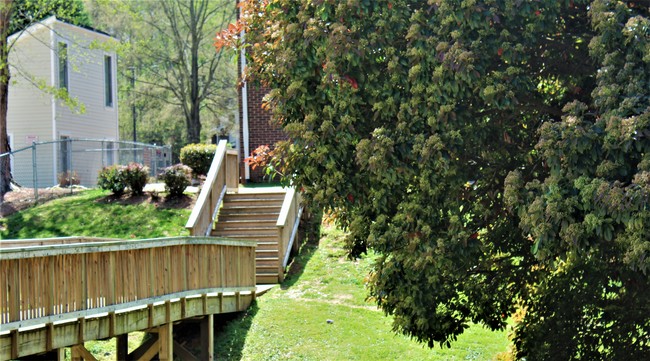 Building Photo - Creekside Canopy