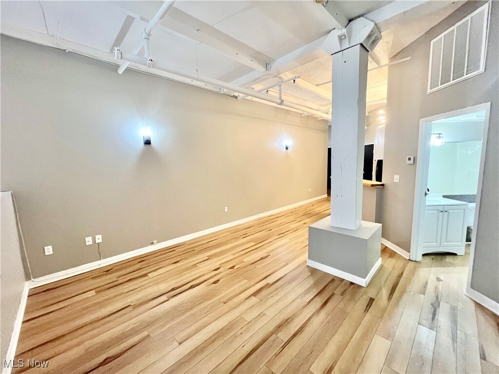 1133 W 9th St Cleveland, OH 44113 – photo 3